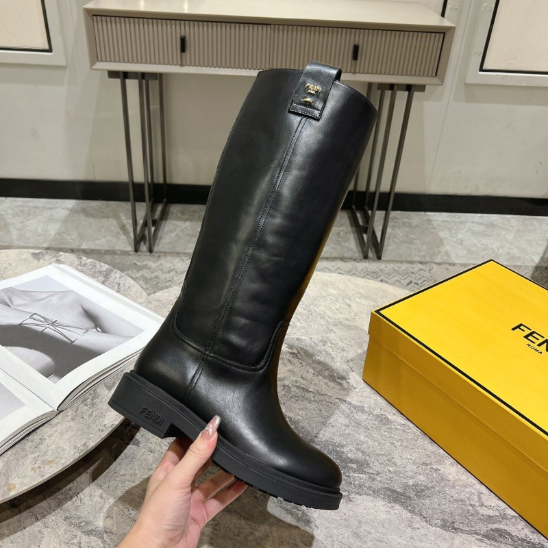 G*u*i boots